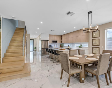 811 Sw 10th Terrace - Photo Thumbnail 12