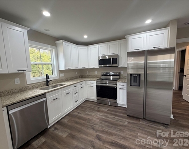 620 W Bell Street - Photo Thumbnail 10