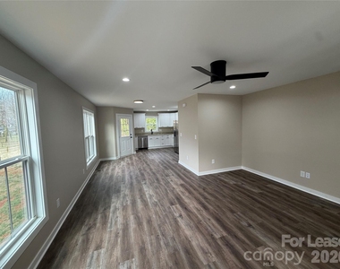 620 W Bell Street - Photo Thumbnail 6
