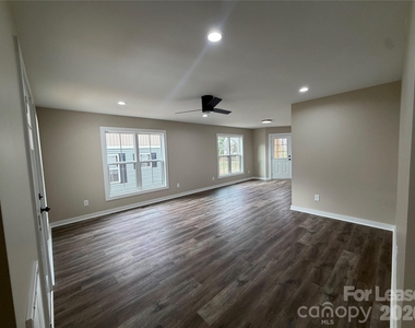 620 W Bell Street - Photo Thumbnail 5