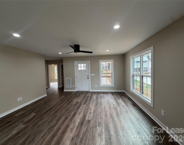 620 W Bell Street - Photo Thumbnail 9