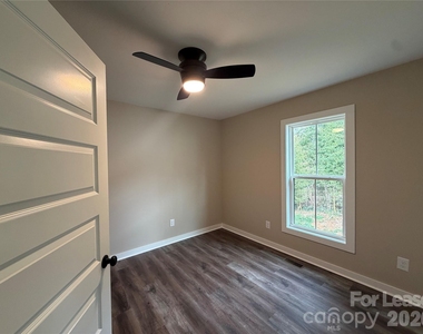 620 W Bell Street - Photo Thumbnail 3