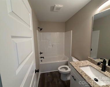 620 W Bell Street - Photo Thumbnail 4
