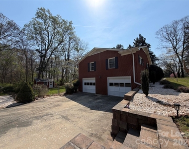 329 Malcolm Road - Photo Thumbnail 10