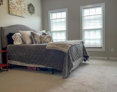 9428 Kings Parade Boulevard - Photo Thumbnail 7