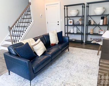 9428 Kings Parade Boulevard - Photo Thumbnail 1