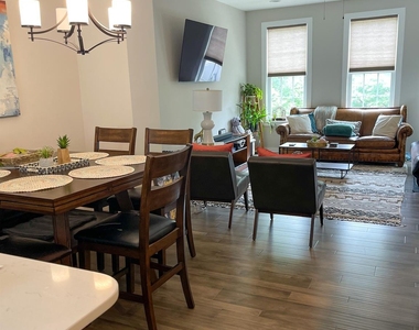 9428 Kings Parade Boulevard - Photo Thumbnail 4