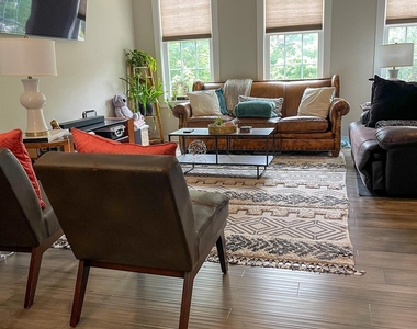 9428 Kings Parade Boulevard - Photo Thumbnail 5