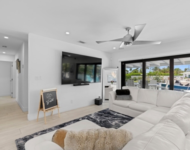 160 Se 12th Court - Photo Thumbnail 14