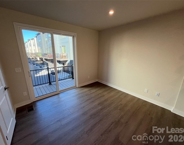 4730 Chastain Avenue - Photo Thumbnail 7