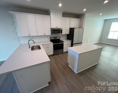 4730 Chastain Avenue - Photo Thumbnail 5