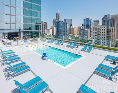 401 S Graham Street - Photo Thumbnail 1