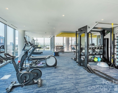401 S Graham Street - Photo Thumbnail 9