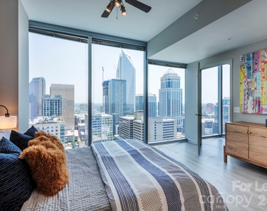 401 S Graham Street - Photo Thumbnail 17