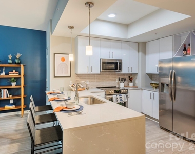 401 S Graham Street - Photo Thumbnail 22