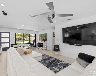 160 Se 12th Court - Photo Thumbnail 11