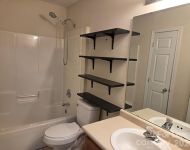 437 Cedarcroft Drive - Photo Thumbnail 9