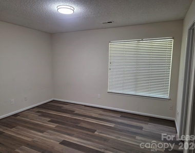 437 Cedarcroft Drive - Photo Thumbnail 7
