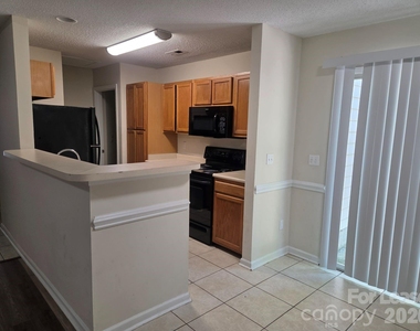 437 Cedarcroft Drive - Photo Thumbnail 5