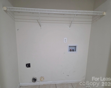 437 Cedarcroft Drive - Photo Thumbnail 13