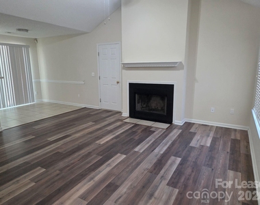 437 Cedarcroft Drive - Photo Thumbnail 2