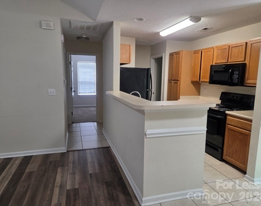 437 Cedarcroft Drive - Photo Thumbnail 6