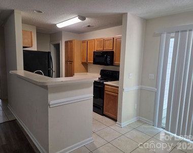 437 Cedarcroft Drive - Photo Thumbnail 4