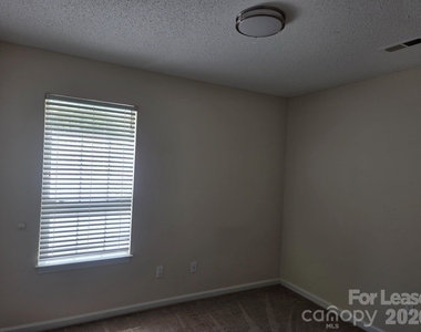 437 Cedarcroft Drive - Photo Thumbnail 11