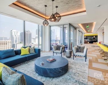 401 S Graham Street - Photo Thumbnail 4