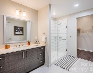 401 S Graham Street - Photo Thumbnail 19