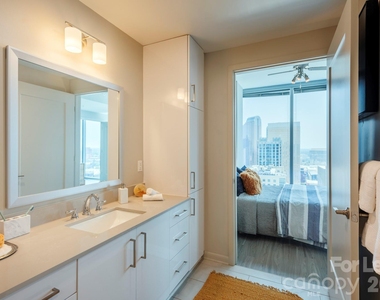 401 S Graham Street - Photo Thumbnail 14