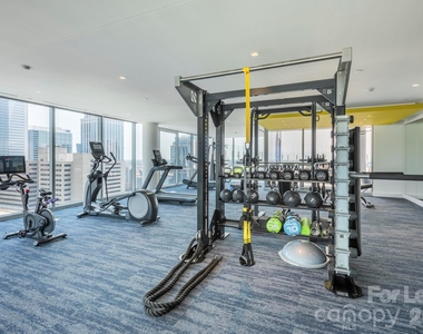 401 S Graham Street - Photo Thumbnail 3