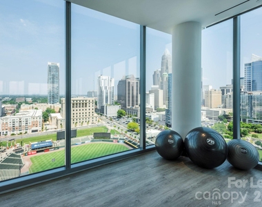 401 S Graham Street - Photo Thumbnail 10