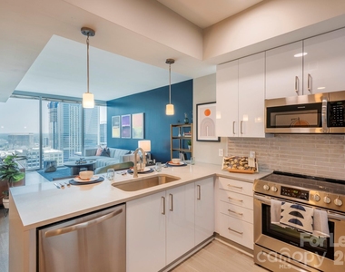 401 S Graham Street - Photo Thumbnail 11