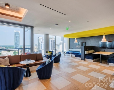 401 S Graham Street - Photo Thumbnail 2