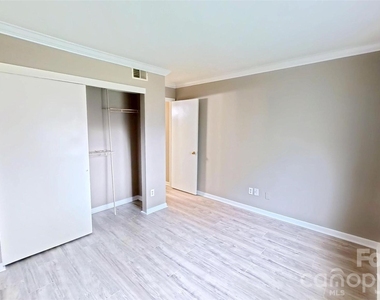 11139 Harrowfield Road - Photo Thumbnail 5