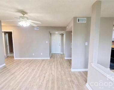 11139 Harrowfield Road - Photo Thumbnail 2