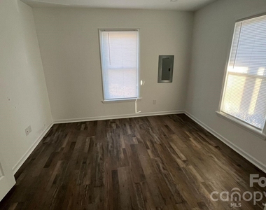 635 Smith Street - Photo Thumbnail 2