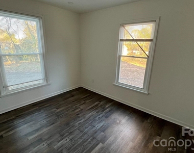 635 Smith Street - Photo Thumbnail 4