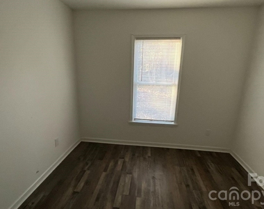 635 Smith Street - Photo Thumbnail 7