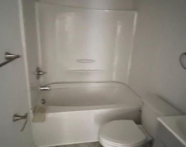 635 Smith Street - Photo Thumbnail 5