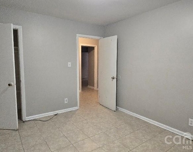 1803 Darbrook Drive - Photo Thumbnail 16