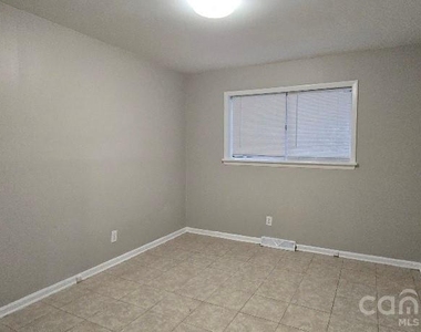 1803 Darbrook Drive - Photo Thumbnail 13