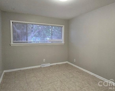 1803 Darbrook Drive - Photo Thumbnail 15