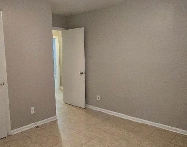 1803 Darbrook Drive - Photo Thumbnail 11