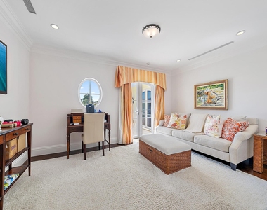 210 Emerald Lane - Photo Thumbnail 20