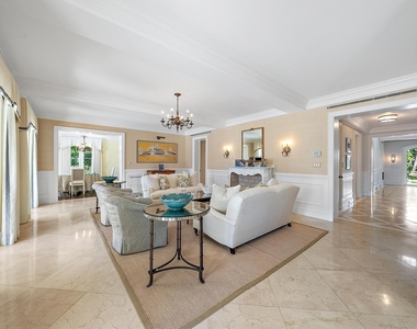 210 Emerald Lane - Photo Thumbnail 7