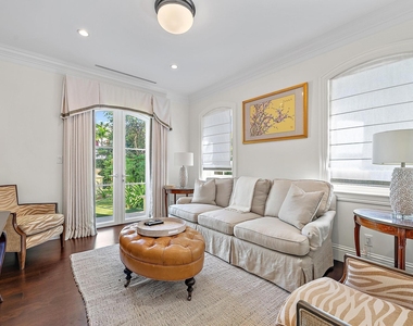210 Emerald Lane - Photo Thumbnail 8