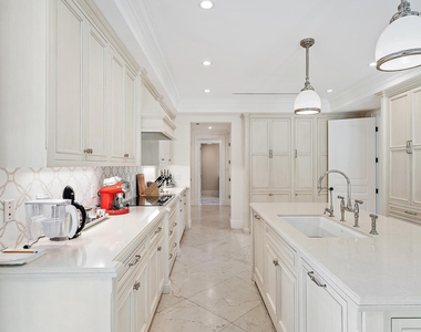 210 Emerald Lane - Photo Thumbnail 12