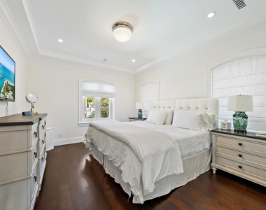 210 Emerald Lane - Photo Thumbnail 16